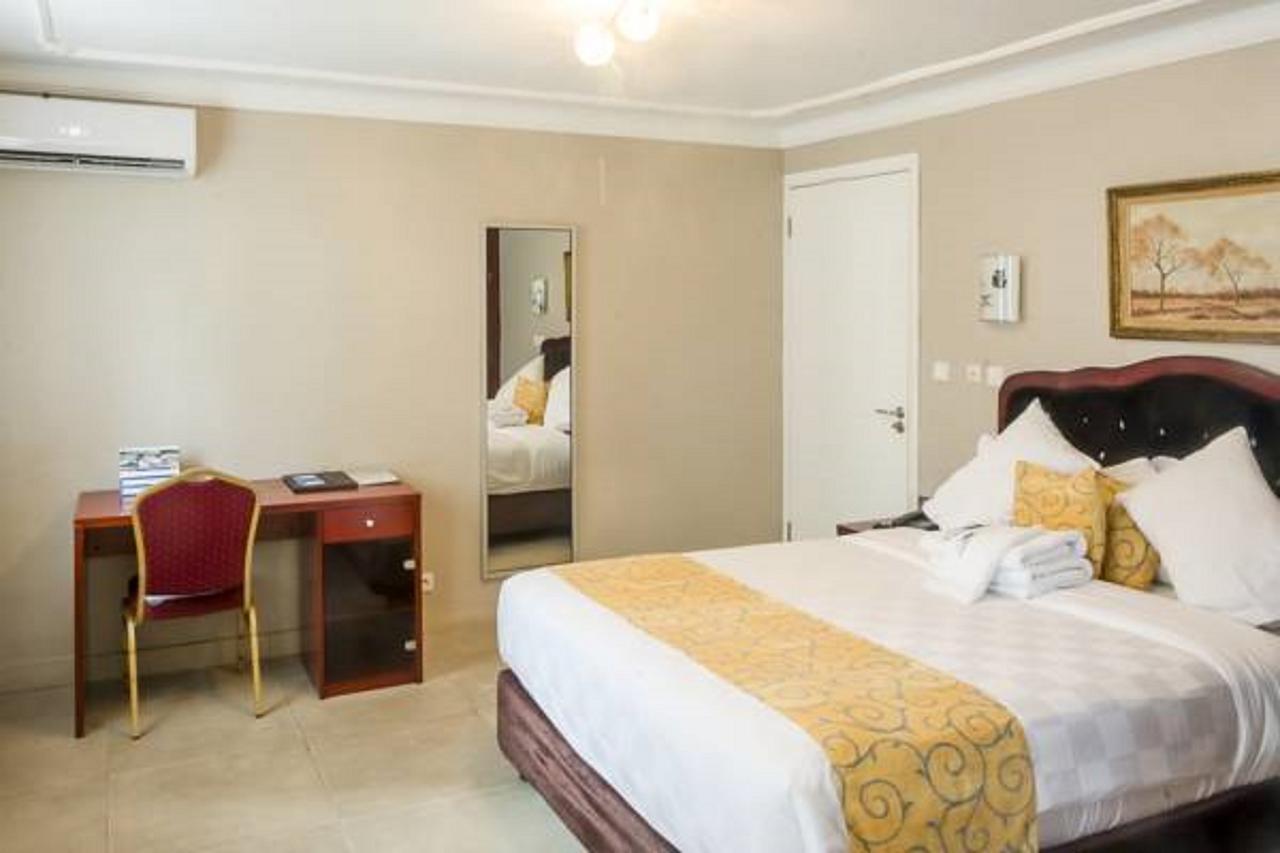 Hotel La Falaise Bonanjo Douala Exteriör bild