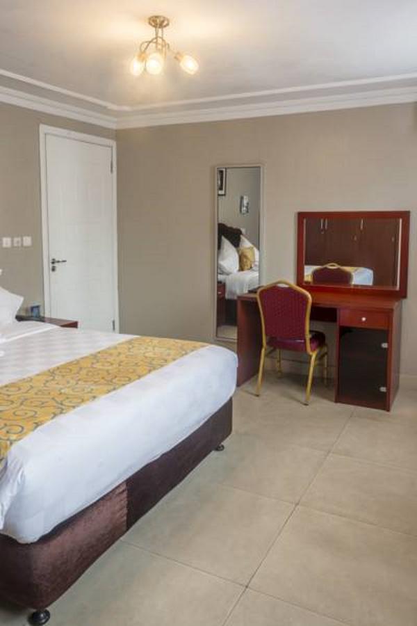 Hotel La Falaise Bonanjo Douala Exteriör bild
