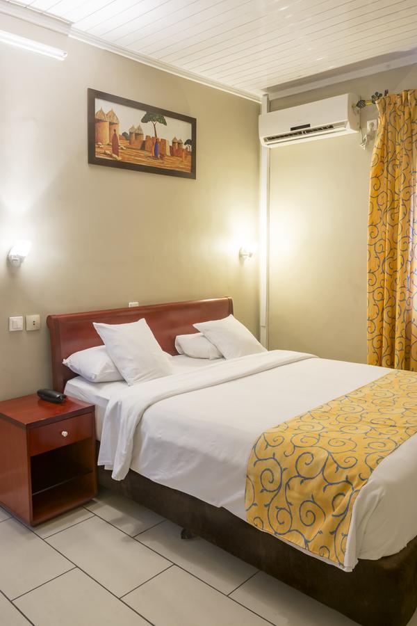 Hotel La Falaise Bonanjo Douala Exteriör bild