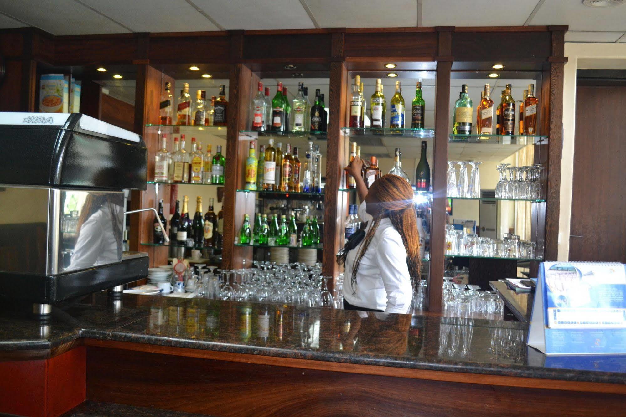 Hotel La Falaise Bonanjo Douala Exteriör bild