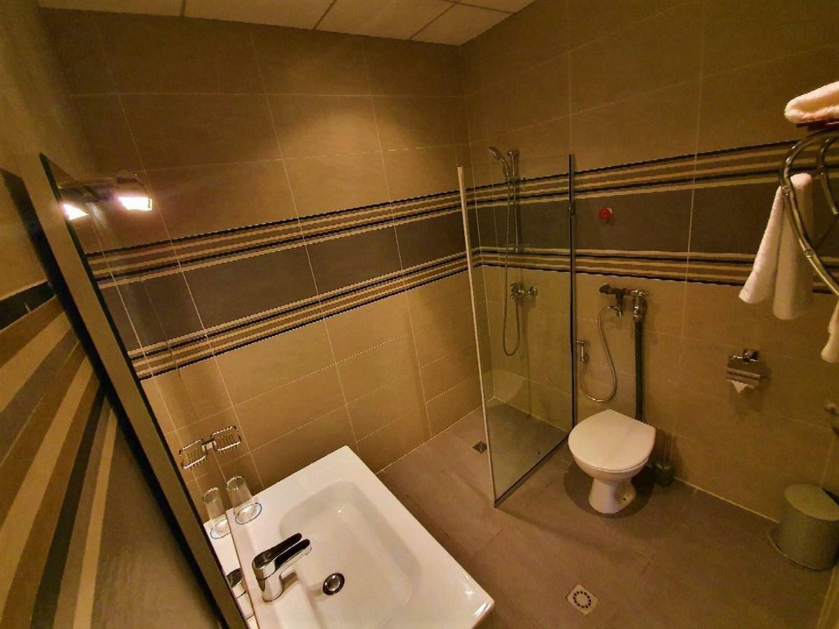 Hotel La Falaise Bonanjo Douala Exteriör bild